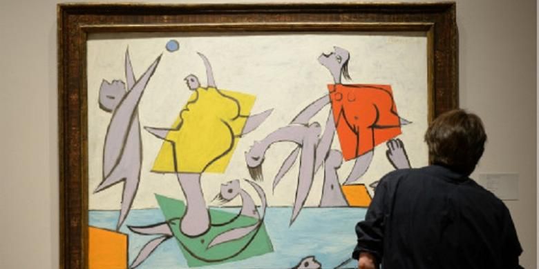 Lukisan Pablo Picasso berjudul Le Sauvetage dipamerkan di rumah lelang Sothebys di New York, AS.