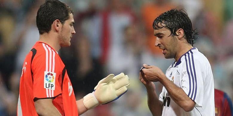 Raul Gonzalez saat masih bermain dengan Iker Casillas