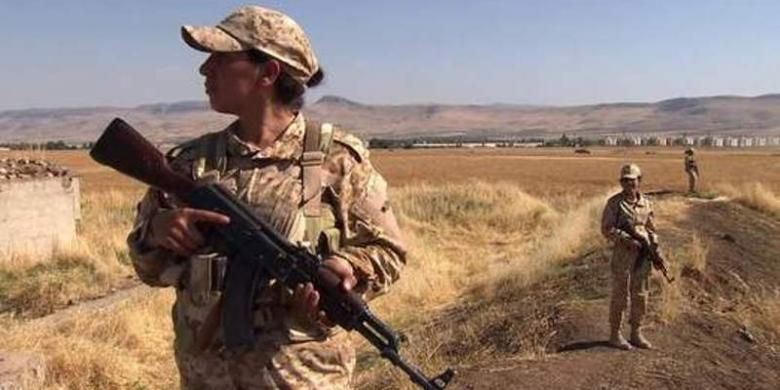 Pasukan elite perempuan Kurdi, sedang berlatih di wilayah pegunungan Kurdistan dan menyatakan siap untuk memerangi kelompok militan jika diperlukan.