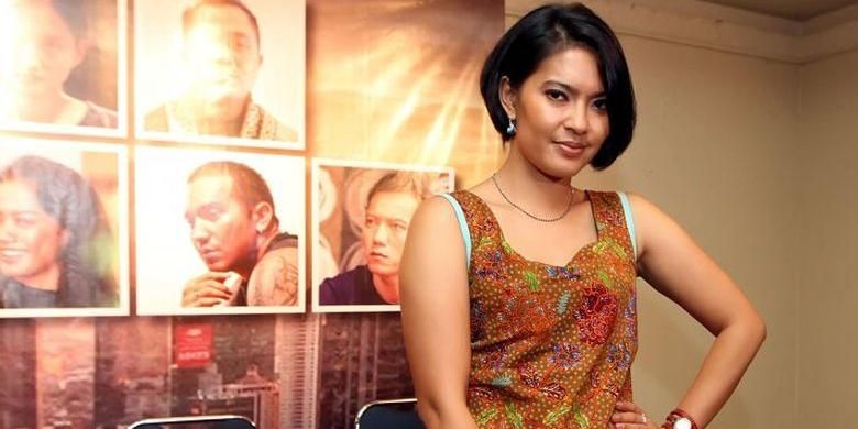 Lola Amaria hadir dalam acara syukuran film yang berjudul Negeri tanpa Telinga di XXI Taman Ismail Marzuki, Jakarta Pusat, Senin (27/1/2014). 