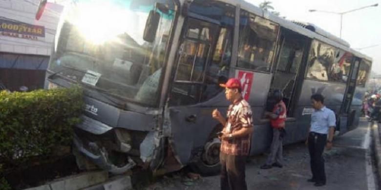 Kecelakaan Tunggal Bus Transjakarta