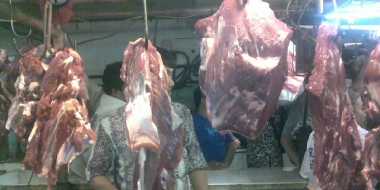 Ilustrasi daging sapi. Di Pasar Klender, harga daging sapi pada H-7 lebaran masih stabil Rp 90.000 - Rp 100.000 per kilogram. 