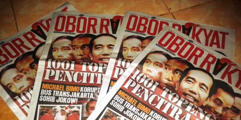 Sehari sebelum pemungutan suara, Warga Kabupaten Jember, Jawa Timur, mendapat kiriman tabloid Obor Rakyat, Selasa (8/7/2014).
