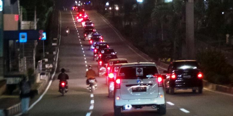 11 komunitas pemilik mobil asal Palembang menggelar kegiatan Sahur on The Road Palembang 2014.