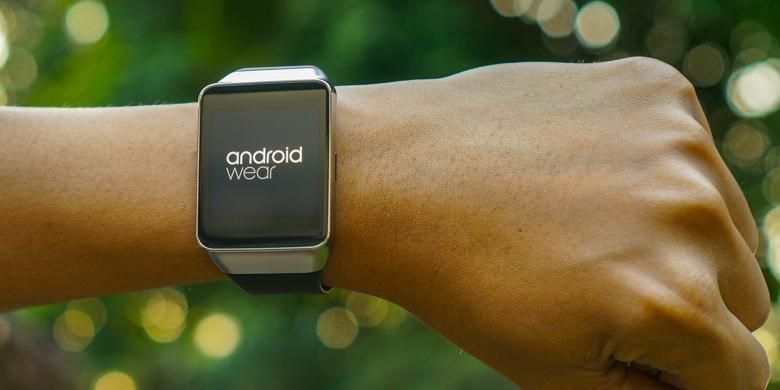 Jam tangan pintar berbasis Android Wear