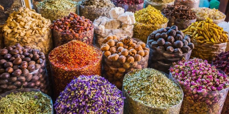 Aneka rempah di pasar Spice Souq, Deira, Dubai, Uni Emirat Arab.