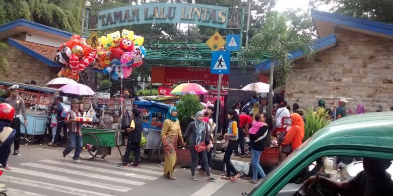 Suasana Taman Lalu Lintas Bandung pada hari kedua Lebaran, Selasa (29/7/2014).