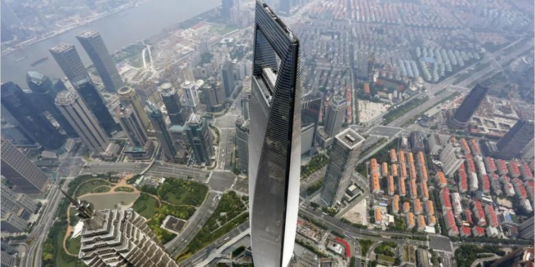 Shanghai Tower dirancang setinggi 632 meter dan merupakan pencakar langit terjangkung keempat di Tiongkok.