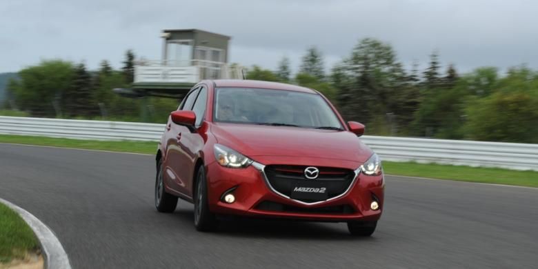 Dalam kecepatan tinggi, All New Mazda2 tidak mengalami oversteer berarti di tikungan. Mobil diuji di sirkuit Tokachi, Hokkaido, Jepang, Rabu (21/8/2014).