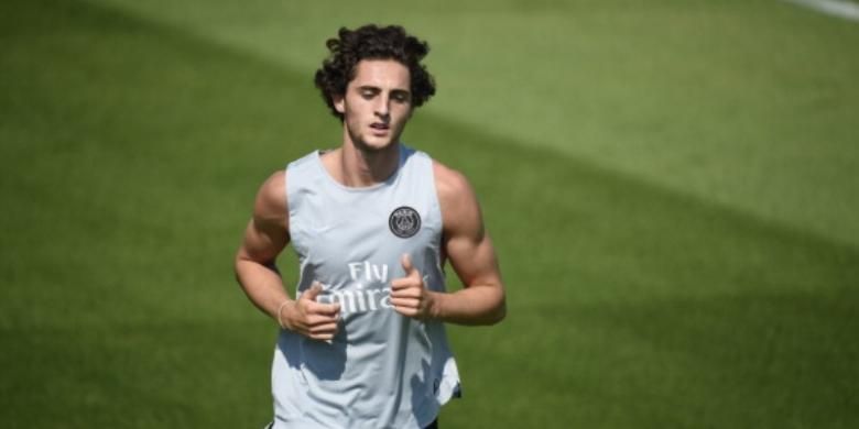 Gelandang Paris Saint-Germain, Adrien Rabiot.