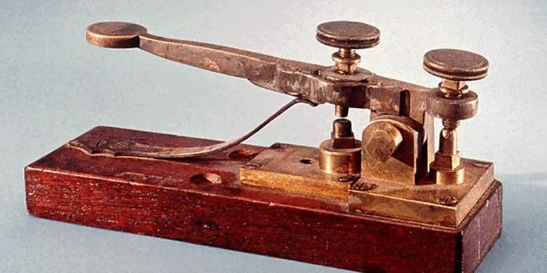 Sebuah mesin telegraf morse