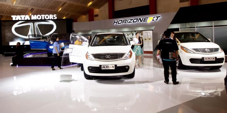 Stan Tata Motors dalam pameran 22nd Indonesia International Motor Show 2014, di JIExpo, Kemayoran, Jakarta Utara, Kamis (18/9/2014). Pameran otomotif terbesar di Indonesia ini akan berlangsung hingga 28 September 2014.