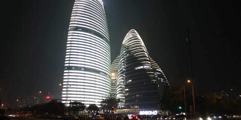 Wangjing SOHO merupakan pengembangan proyek mixed-use terdiri dari tiga struktur yang membuatnya menjadi landmark paling menonjol dalam perjalanan dari bandara di Beijing ke pusat kota. 