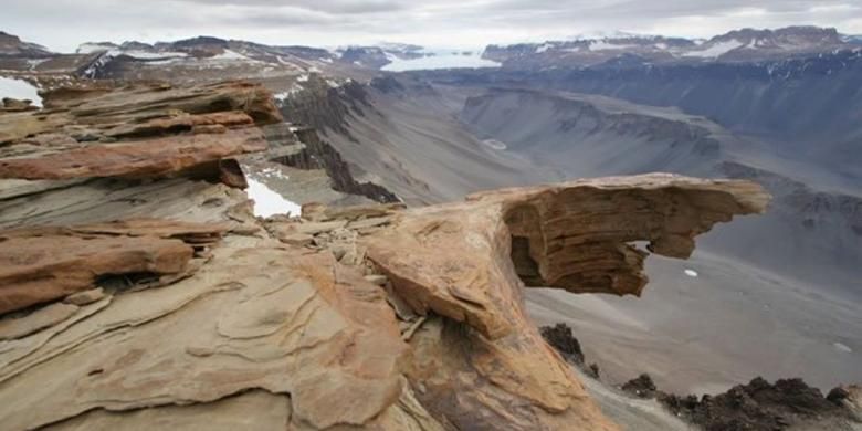McMurdo Dry Valleys Antarctic, sebuah lembah di Antartika yang tidak tertutupi es. 