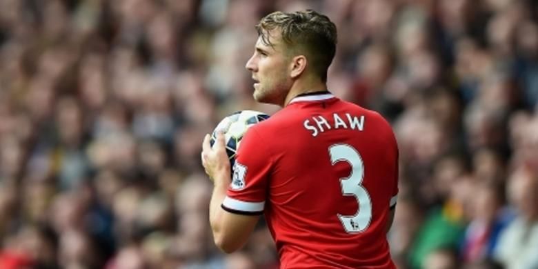 Bek Manchester United asal Inggris, Luke Shaw.
