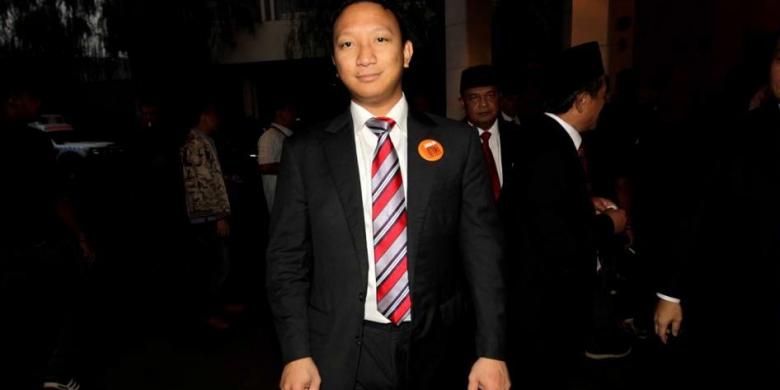 Anggota DPR terpilih dari Partai Gerindra, Aryo Djojohadikusumo bersiap Hotel Sultan, Jakarta, sebelum menuju Monumen Pancasila Sakti untuk mengikuti upacara Hari Kesaktian Pancasila, Rabu (1/10/2014).