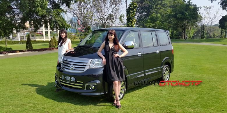 New APV Luxury sebagai model lifestyle.