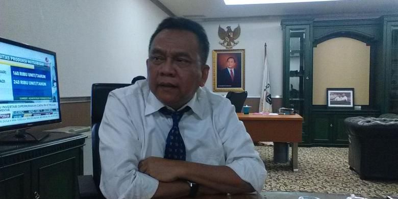 Wakil Ketua DPRD DKI Jakarta yang juga Ketua DPD Gerindra DKI Mohamad Taufik di ruang kerjanya, Senin (20/10/2014). 

