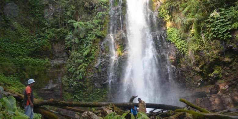 Air Terjun Cunca Rede di Kampung Ntaur, Desa Sano Lokom, Kecamatan Ranamese, Kabupaten Manggarai Timur, Nusa Tenggara Timur.