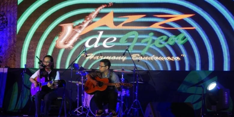 Dian Pramana Putra tampil di Jazz de Ijen yang digelar Sabtu (15/11/2014) di Perkebunan Jampit, Kabupaten Bondowoso, Jawa Timur.