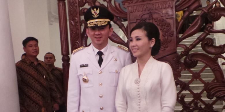 Gubernur DKI Jakarta Basuki Tjahaja Purnama bersama istri, Veronica Tan di Balaikota, Rabu (19/11/2014).