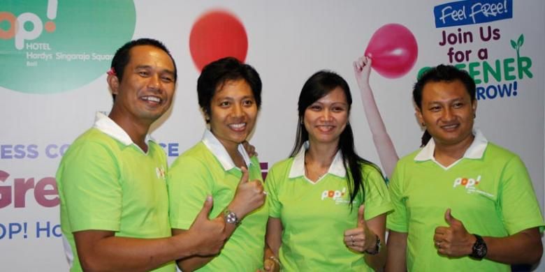 Dari kiri ke kanan: Presdir GH Holdings Gede Agus Hardyawan dan Ketut Rukmini Hardy bersama Irene Janti, Brand Director Pop! Hotels dalam jumpa pers peresmian Pop! Hotel Hardys Singaraja Square, Jumat (14/11/2014) di Singaraja, Bali.