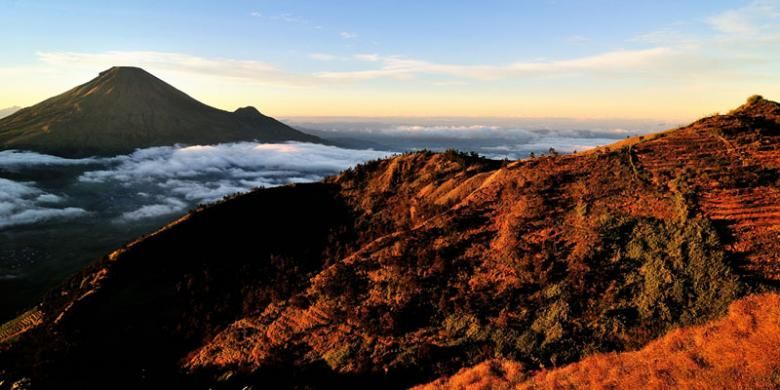 Gunung Sindoro di Jawa Tengah.