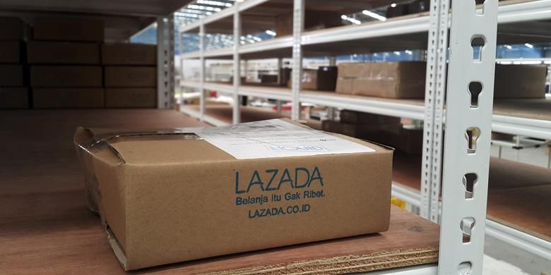 Barang yang sudah dikemas dan siap dikirimkan di gudang baru Lazada Indonesia, Cakung, Jakarta Utara.
