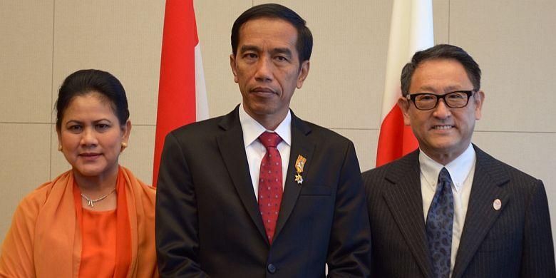 Presiden RI Joko Widodo bersama Ibu Negara, Iriana, dan Presiden Toyota Akio Toyoda