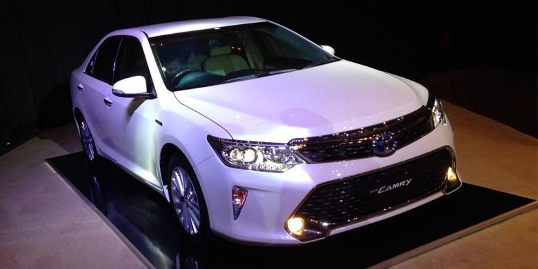 Toyota New Camry tampil segar dengan kelengkapan maksimal.