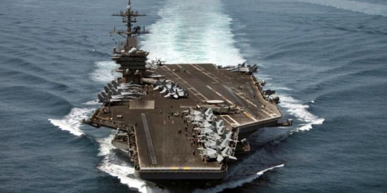 Kapal Induk USS Theodore Roosevelt saat dikirim ke Teluk Persia untuk mengawasi kemungkinan Iran mengirimkan senjata ke Yaman.