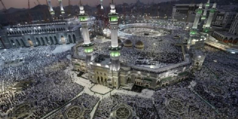 Jutaan ummat Muslim melakukan ibadah Haji di Mekkah, Saudi Arabia tahun lalu. Islam diperkirakan akan menjadi agama dengan jumlah pemeluk terbesar di dunia setelah 2070.