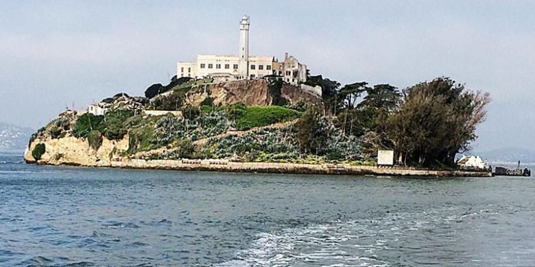 Pernah menjadi penjara federal AS paling terkenal tahun 1934-1963, Alcatraz kini dikelola sebagai salah satu destinasi utama wisata San Francisco, California.
