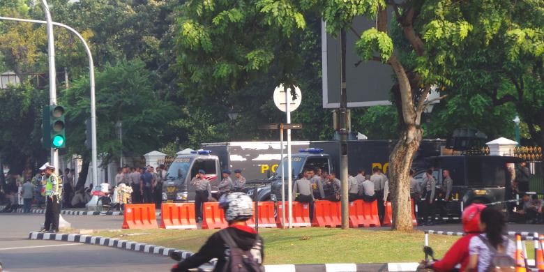 Kondisi di salah satu pintu Istana Negara yang dijaga aparat polisi dalam mengantisipasi demo Harkitnas. Rabu (20/5/2015).