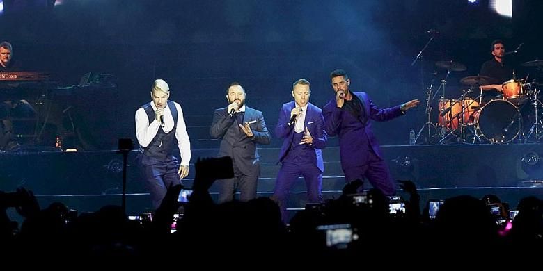 Grup musik Boyzone yang terdiri dari Keith Duffy, Michael Graham, Ronan Keating, dan Shane Lynch mengobati kerinduan pengemarnya dalam konser A Night of Reunion, Boyzone: Back Again No Matter What, di Istora Senayan, Jakarta, Jumat (22/5/2015). Boyband asal Inggris yang terkenal pada era 90an tersebut, hadir kembali setelah 18 tahun yang lalu yaitu pada 1997 pernah menggelar konser di Jakarta. Kali ini mereka membawakan kembali lagu-lagu hits mereka, antara lain Love Me For A Reason, Pictures of You, dan Baby Can I Hold You.