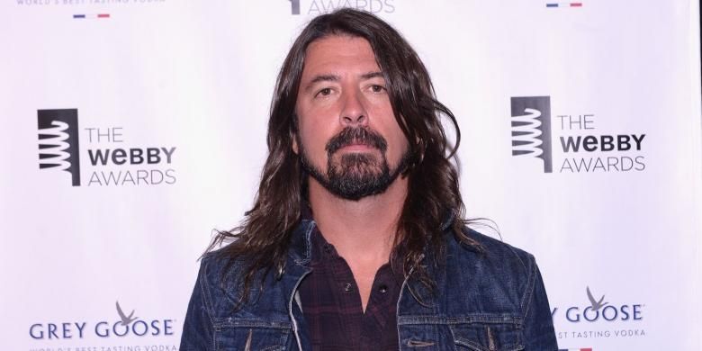 Dave Grohl hadir dalam The Webby Awards 2015 atau ke-19 di New York City, AS, pada 18 Mei 2015 waktu setempat. 