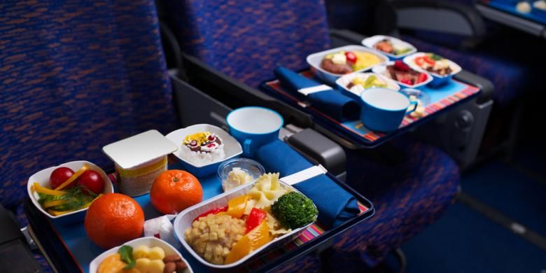 Menu makanan di pesawat.