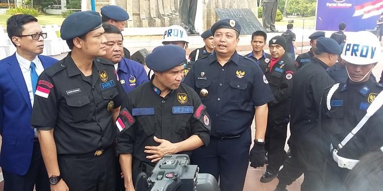 Ketua Fraksi Partai Nasdem di DPR, Viktor Laiskodat, saat ditemui seusai memimpin apel siaga Garda Pemuda Nasdem di Tugu Proklamasi, Jakarta, Senin (1/6/2015).