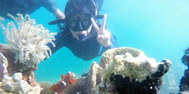 Wisata laut di Pulau Beras Basah, menyajikan warna-warni koral yang cantik untuk ditatap dengan snorkel.