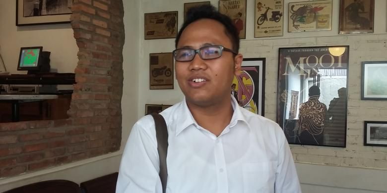 Anggota Divisi Investigasi dan Publikasi Indonesia Corruption Watch (ICW) Tama S Langkun, saat ditemui di Cikini, Jakarta Pusat, Rabu (17/6/2015).