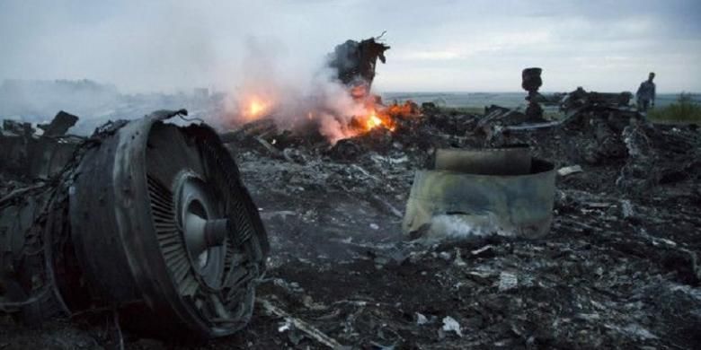 Pesawat Malaysia Airlines MH17 yang  jatuh pada Juli 2014 menewaskan seluruh 298 penumpang dan awaknya. 