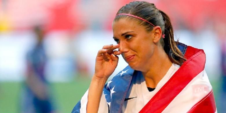 Tangis bahagia striker Alex Morgan seusai tim putri AS memastikan diri menjadi juara dunia. 