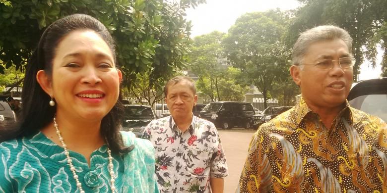 Titiek Soeharto bersama Ketua Umum Forum Komunikasi Putra Putri Purnawirawan Indonesia Ponco Sutowo usai menemui Presiden Joko Widodo, Rabu (8/7/2015).