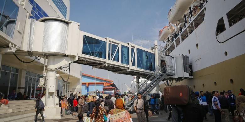 Fasilitas garbarata di terminal Gapura Surya Nusantara, Pelabuhan Tanjung Perak Surabaya.