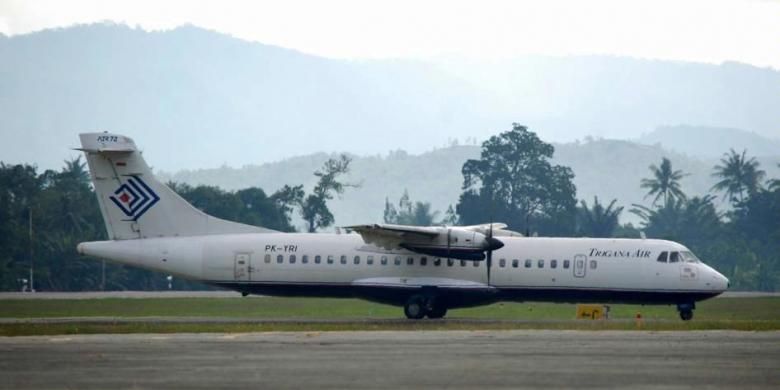 Pesawat penumpang Trigana Air tiba di Bandara Jayapura, 17 Agustus 2015, membawa tim dari BASARNAS untuk proses evakuasi Trigana Air PK-YRN jenis ATR 42 yang jatuh. Sebanyak 5 awak dan 49 penumpang pesawat dilaporkan tewas.