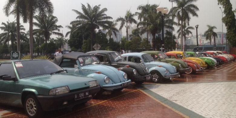 Puluhan mobil klasik memadati pelataran parkir JIExpo, Kemayoran, Jakarta Pusat.