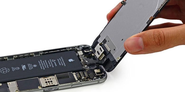 Sel baterai yang ditambahkan di penutup bagian belakang iPhone 6 untuk menambah daya tahan baterai.
