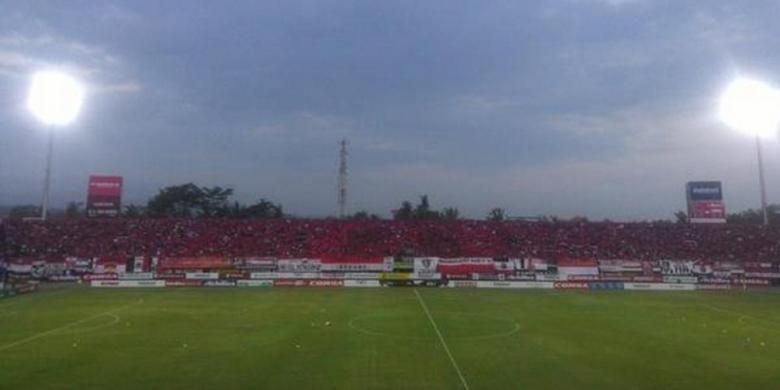 Suasana Stadion I Wayan Dipta ketika Bali United memainkan laga kandang versus Arema Cronus, Minggu (27/9/2015). 