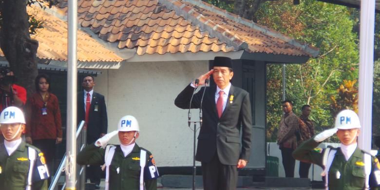 Presiden Joko Widodo menjadi inspektur upacara peringatan Hari Kesaktian Pancasila, di Lubang Buaya, Jakarta Timur, Kamis (1/10/2015).
Powered by Telkomsel BlackBerry®