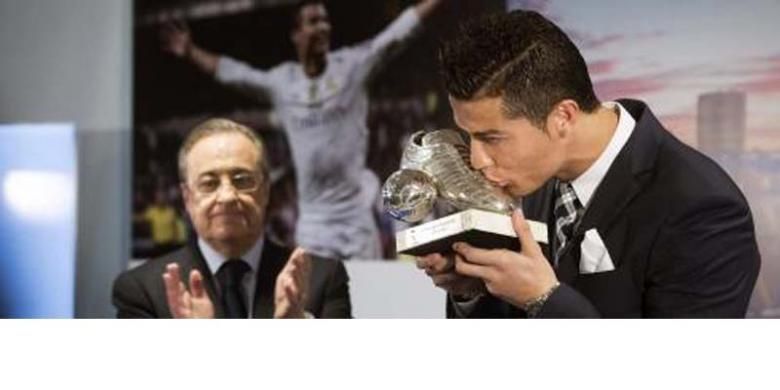 Cristiano Ronaldo (kanan) dan Presiden Real Madrid, Florentino Perez.